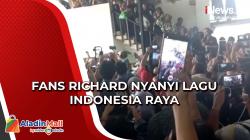 Fans Richard Eliezer Kumandangkan Lagu Indonesia Raya di PN Jaksel usai Divonis 1,5 Tahun