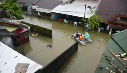 Permukiman Warga Makassar Terendam Banjir hingga 1,5 Meter