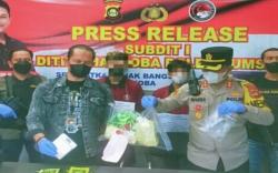 Polda Sumsel Gerebek Pondok di Kebun Karet, 2 Bandar dan 3 Kg Sabu Ditemukan <