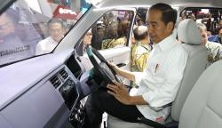 Kata Jokowi soal Gugatan Adik Almas terkait Mobil Esemka: Itu Urusan Swasta