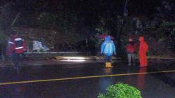 Longsor Tutup Akses Geopark Ciletuh Sukabumi, Pemotor Boncengan Tertimbun