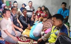  Pria Lahat Tewas Tersengat Listrik saat Panjat Pohon Kedondong 