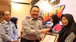 Dukung Pelaku dan UMKM, Kemenkumham Gorontalo Serahkan Sertifikat Merek<