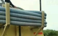 Satpol PP Pergoki Truk Diduga Buang Limbah B3 di Lapangan Bekasi: Airnya Hitam dan Bau