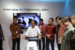 Jokowi Jajal Motor Listrik Honda EM1 e: di IIMS 2023