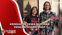 Momen Kebersamaan Dewa Budjana dengan Gitaris Red Hot Chili Peppers hingga Beri Oleh-Oleh Batik