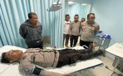 Bhabinkamtibmas di NTT Dibacok Warga saat Bertugas, 2 Jari Nyaris Putus