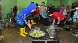 Dapur Umum Dinsos Sukoharjo Suplai Ribuan Nasi Bungkus ke Pengungsi