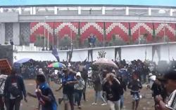 Suporter PSIS Rusuh, Fasilitas Umum di Sekitar Stadion Jatidiri Rusak