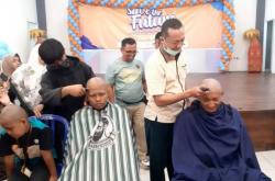 Wali Kota Padang Hendri Septa Cukur Gundul, Dukung Anak Berjuang Lawan Kanker