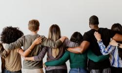 10 Contoh Tindakan Sosial Afektif dalam Kehidupan Sehari-hari