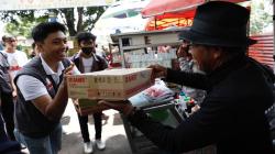 Pelaku UMKM di Cibinong Bogor Semringah Dapat Kompor Gas dan Cek Kesehatan Gratis dari OMG