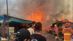 Pasar Tradisional Cik Puan Pekanbaru Terbakar, Ratusan Kios Pedagang Dilalap Api