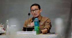 Viral Gubernur Jatim Khofifah Terpeleset di Wisata Jembatan Kaca, Sandiaga Uno: Pengelola Harus Perhatikan CHSE