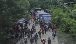 Jalan Tertutup Longsor di Kupang, Truk Bawa Sembako Tertahan Selama 4 Hari