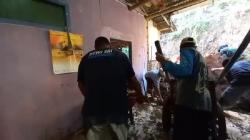 Tebing 4 Meter Longsor Timbun Rumah di Majalengka, Dinding Garasi dan Dapur Jebol