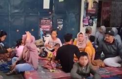 Rumah Rusak Parah Kena Ledakan di Blitar, Puluhan Warga Terdampak Tidur di Teras<