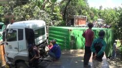 Kronologi Tabrakan Beruntun di Purwakarta, Truk Petikemas Diduga Rem Blong<