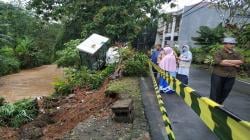 Hujan Deras, Talud Perumahan di Semarang Longsor