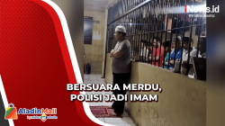 Lantunan Suara Merdu, Polisi di Pariaman Jadi Imam Salat Berjamaah Tahanan di Penjara