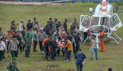 Foto-Foto Evakuasi Korban Kecelakaan Helikopter Rombongan Kapolda Jambi