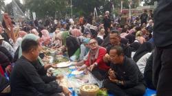Ribuan Warga Garut Antusias Sambut Festival 1.000 Liwet HUT ke-210 Garut<