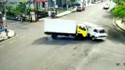 Truk Tabrak Mobil Ambulans di Ciamis, Bayi Berusia 3 Hari Selamat dari Maut<