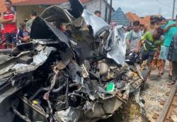 2 Tewas, Begini Kronologi KA Argo Bromo Anggrek Tabrak Mobil di Semarang