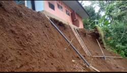  Diguyur Hujan Deras, Tanah Gerak dan Longsor Terjang Permukiman Desa Cilumping Cilacap