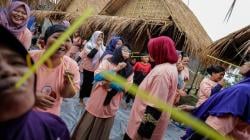 Emak-Emak Korban Gempa Cianjur Ceria Ikut Trauma Healing Mak Ganjar Jabar