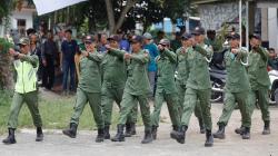 Seru, Lomba Baris Berbaris Hansip di KBB, Gaya Mereka Tak Kalah dengan Tentara<