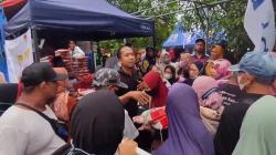 Ratusan Warga Cirebon Gigit Jari dan Kecewa Tak Dapat Beras Operasi Pasar Murah