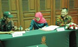 Terima Petugas Pantarlih Pemilu 2024, Ini Pesan Gubernur Khofifah untuk Warga Jatim 