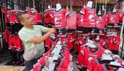 Pernak-pernik F1 PowerBoat, Penjual Warga Sekitar Danau Toba