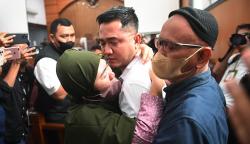 Irfan Widyanto Divonis 10 Bulan Penjara Kasus Brigadir J, Orang Tua Pingsan