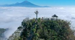 10 Spot Sunset di Jogja dengan Pemandangan Gunung yang Luar Biasa