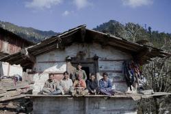  Waduh, Wanita Ini Nikahi 5 Pria Bersaudara dan Biasa Tidur Berenam 