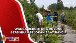 Warga Bergotong Royong Bersihkan Selokan saat Banjir Rendam 3 Perumahan di Indramayu<