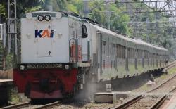 Perjalanan Kereta Sempat Terganggu Alas Rel Terkikis Hujan di Karawang, KAI: Perbaikan Selesai<