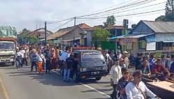 Tuntut SHM Tanah, Ratusan Warga Gilimanuk Longmarch Turun ke Jalan <