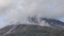 Gunung Karangetang Luncurkan 2 Kali Awan Panas Guguran ke Kali Batu Awang