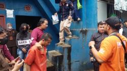 Kasus Ayah Aniaya Anak sampai Tewas di Cimahi Direkonstruksi, Pelaku Peragakan 22 Adegan<