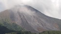 Gunung Karangetang Luncurkan Lava Sejauh 2.000 Meter ke Kali Batuawang