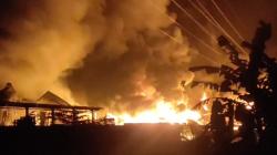 Kebakaran Hebat di Cirebon, Pabrik Kasur Busa Ludes Dilalap Api<