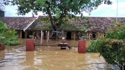 Banjir Rendam Puluhan Sekolah di Pantura Subang, Murid Diliburkan