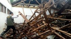 Gempa M4,0 Guncang Sukabumi, Bangunan SDN Gunung Biru Ambruk<