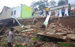 1 Rumah Warga di Tanggamus Rusak akibat Tanah Longsor