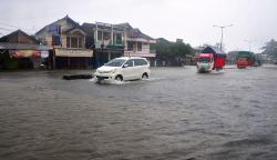 Jalur Pantura Banjir, Macet dari Kudus Menuju Semarang