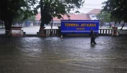 Terminal Jati Kudus Banjir, Kedatangan Bus Dialihkan