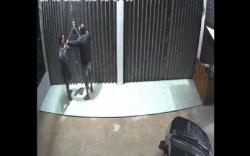  Terekam CCTV, Kawanan Maling Bawa Mobil Pikap Kuras Warung Warga